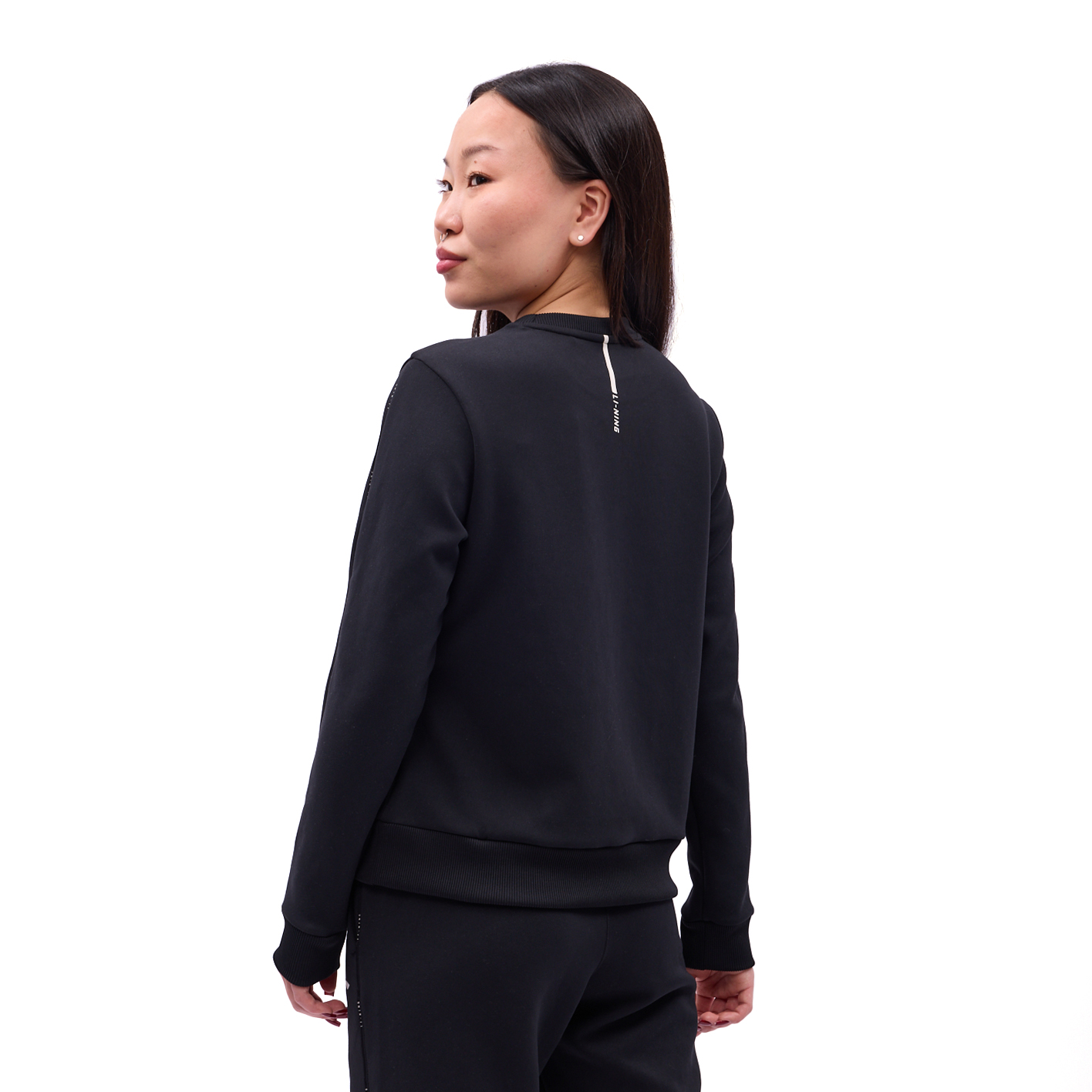 AWDV962-1 Свитшот Essentials черный